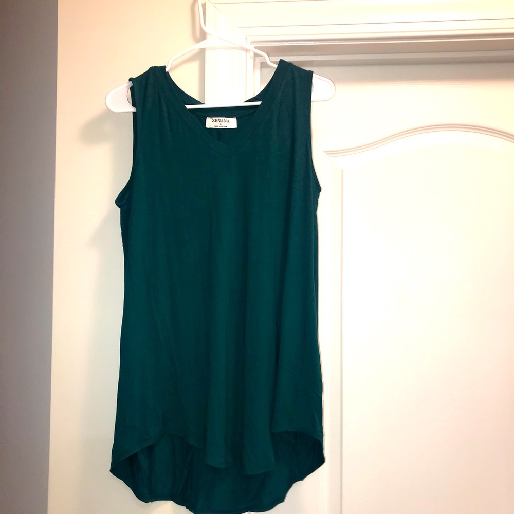 Zenana Sleeveless V-Neck Tank (2 shirts included)
